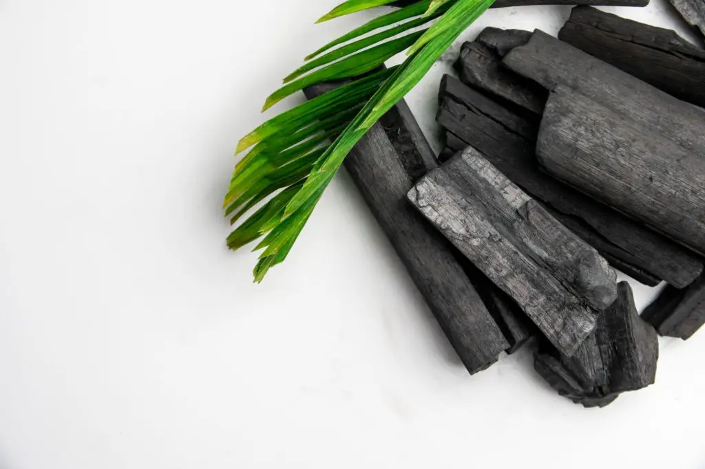 Charcoal from natural wood is useful as a fuel, medicine, food and beauty care.